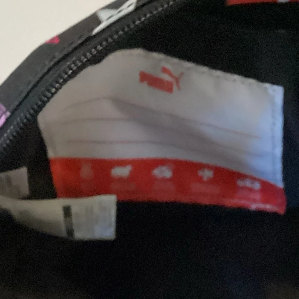 Puma Black and Pink Star Shoulder Bag - Picture 5 of 5